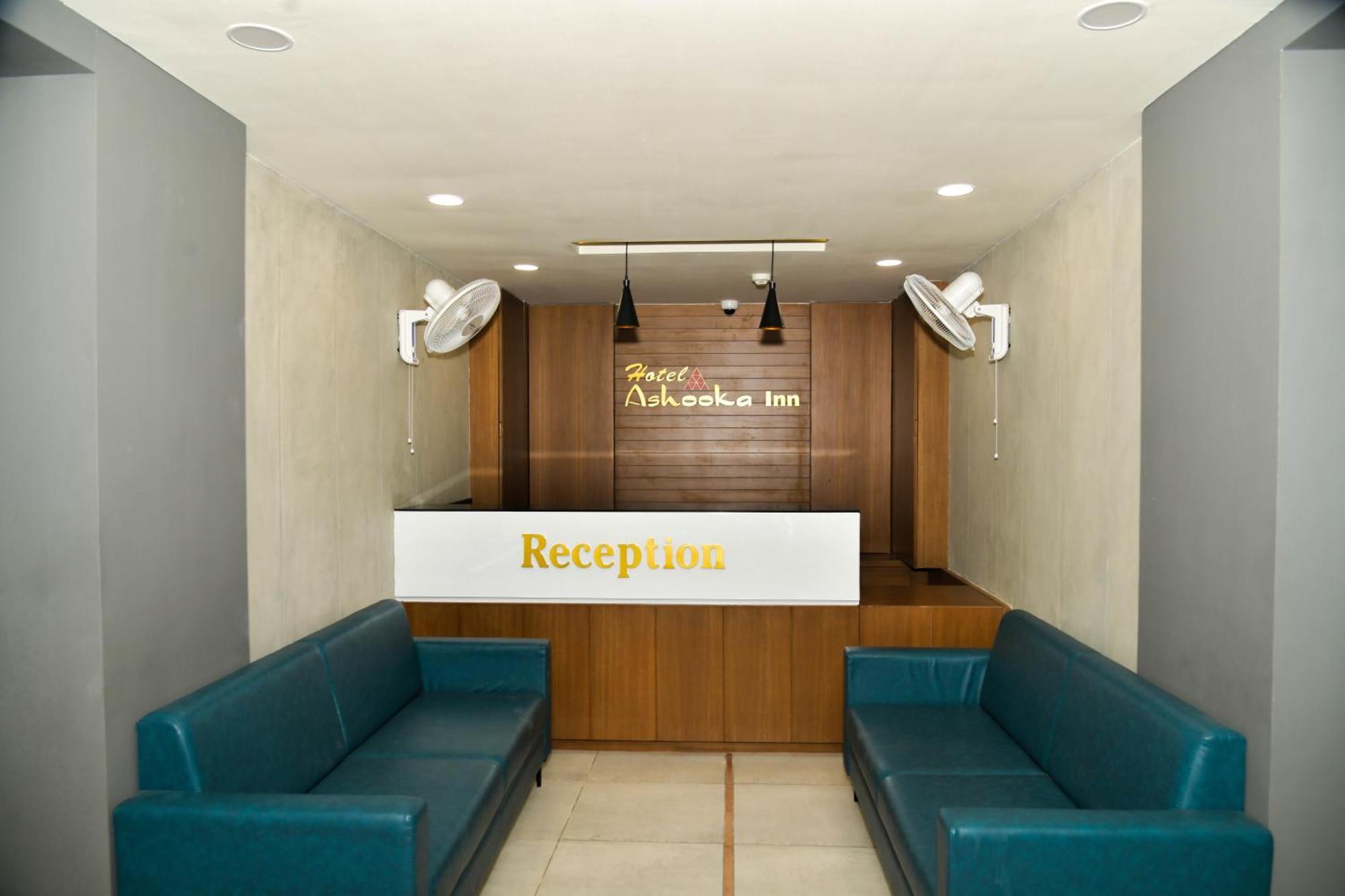 Hotel Ashooka Inn Gandhinagar Exteriör bild