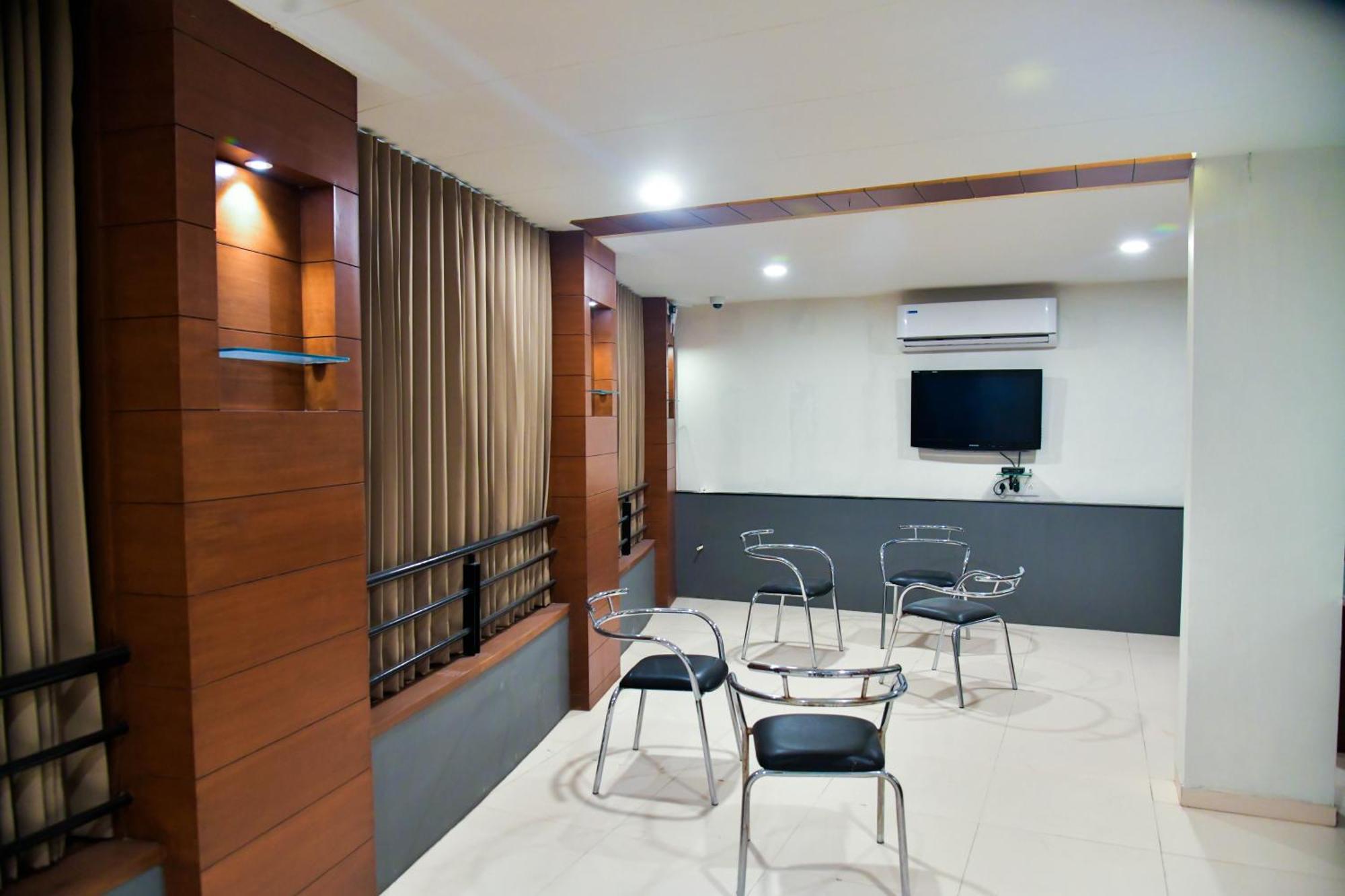 Hotel Ashooka Inn Gandhinagar Exteriör bild