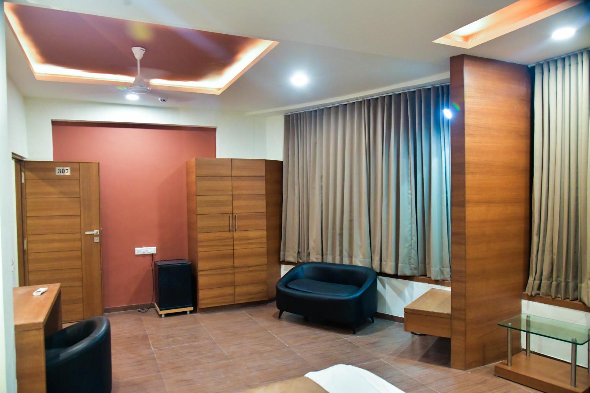Hotel Ashooka Inn Gandhinagar Exteriör bild