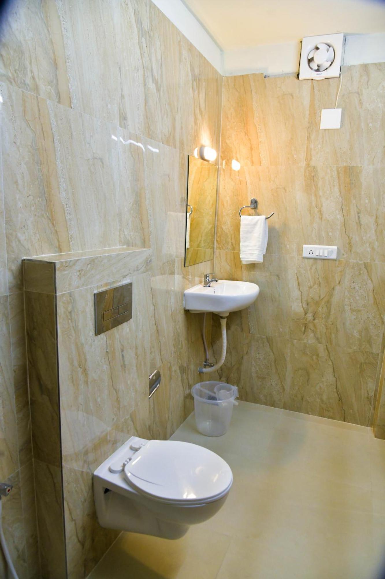 Hotel Ashooka Inn Gandhinagar Exteriör bild