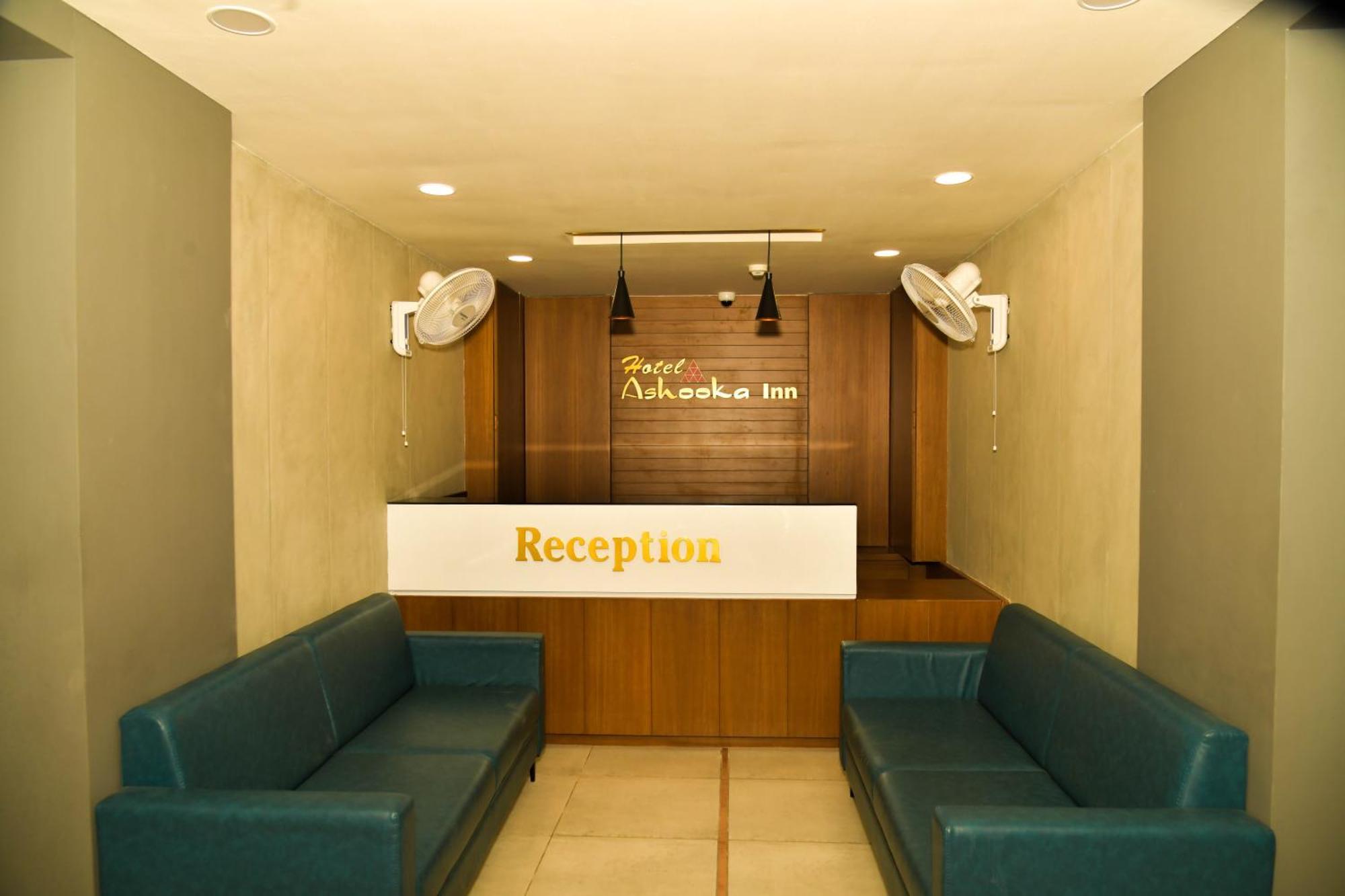 Hotel Ashooka Inn Gandhinagar Exteriör bild