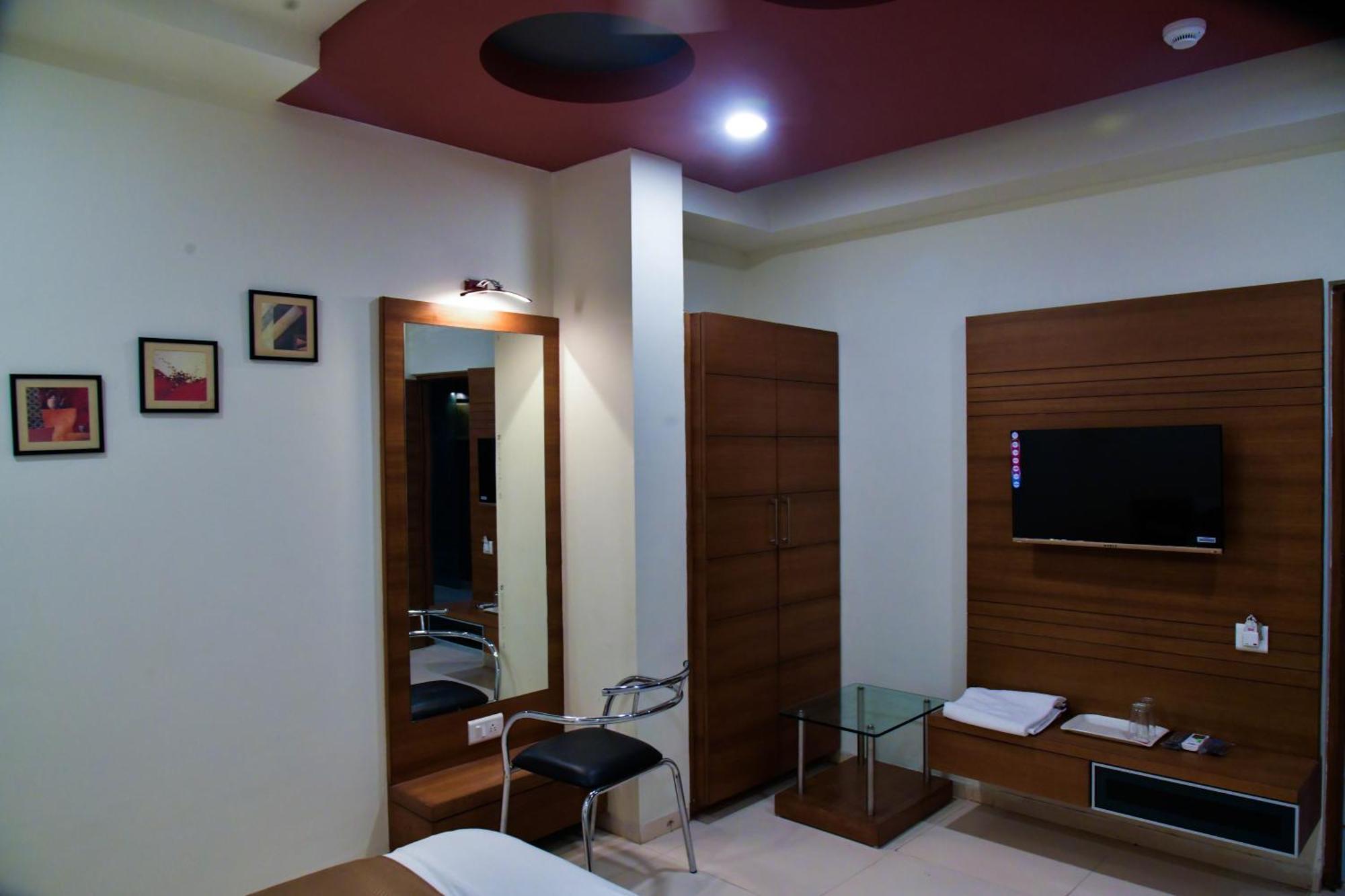 Hotel Ashooka Inn Gandhinagar Exteriör bild