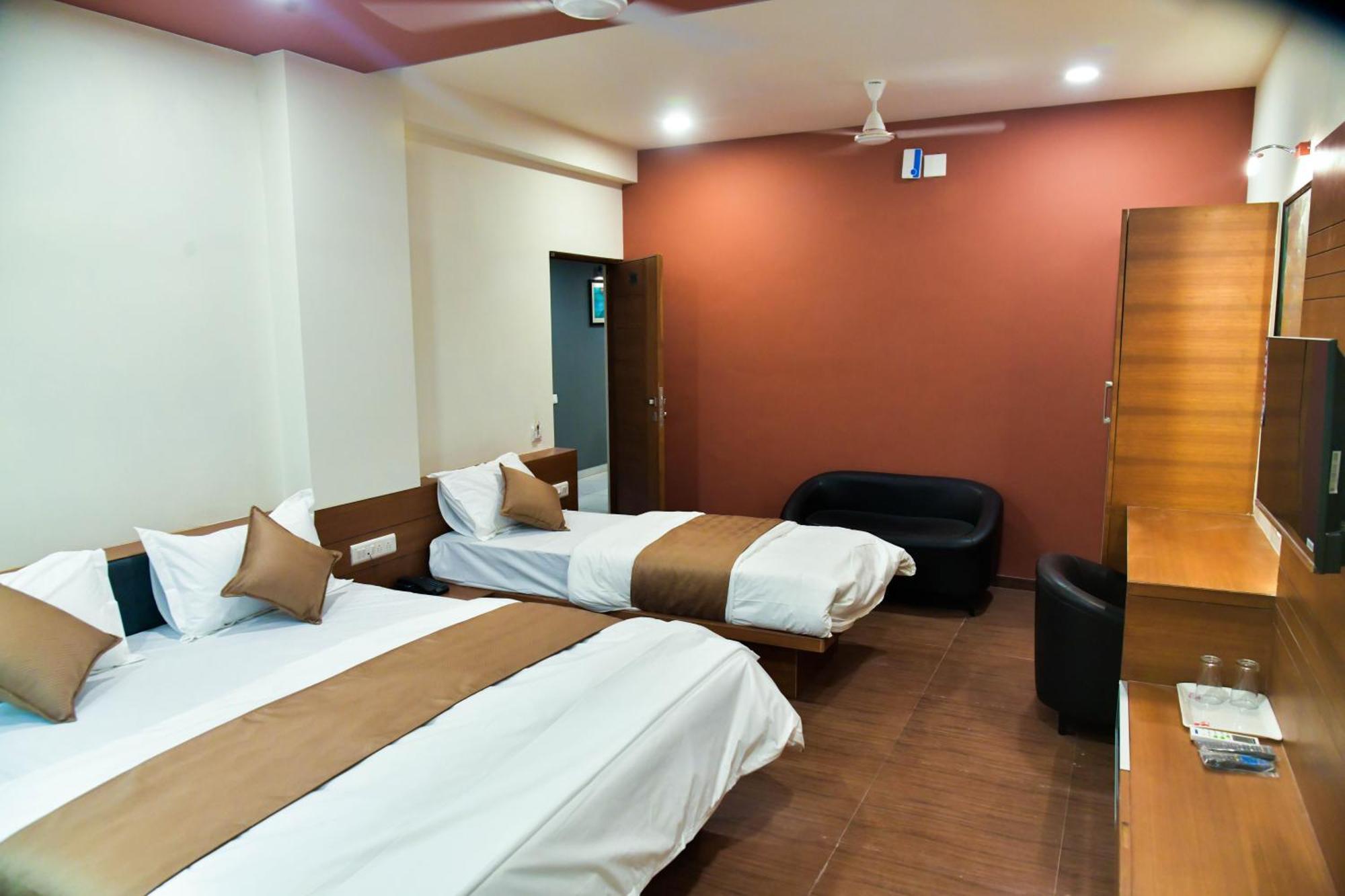 Hotel Ashooka Inn Gandhinagar Exteriör bild