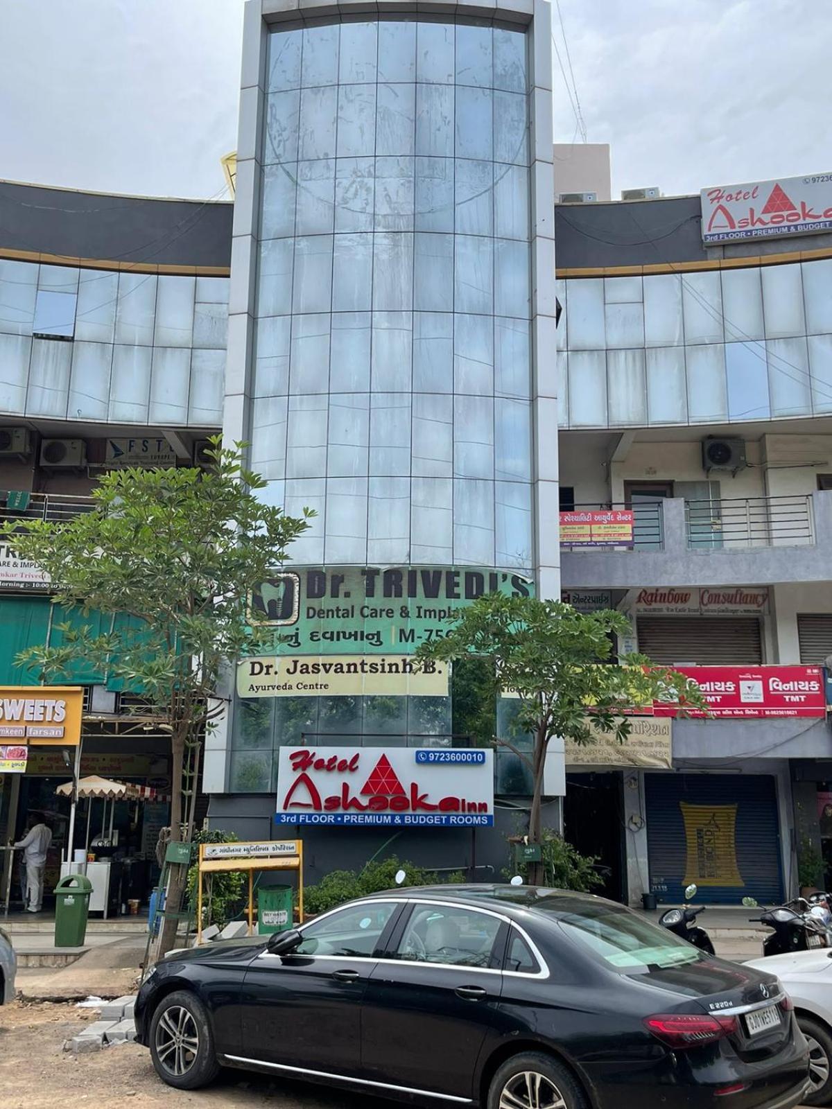 Hotel Ashooka Inn Gandhinagar Exteriör bild