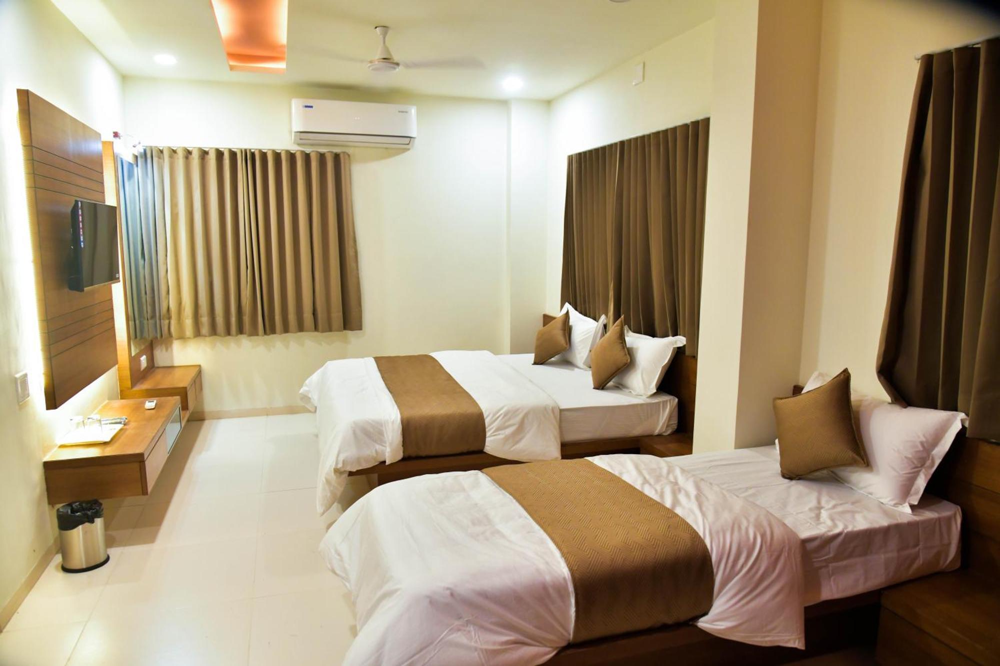 Hotel Ashooka Inn Gandhinagar Exteriör bild