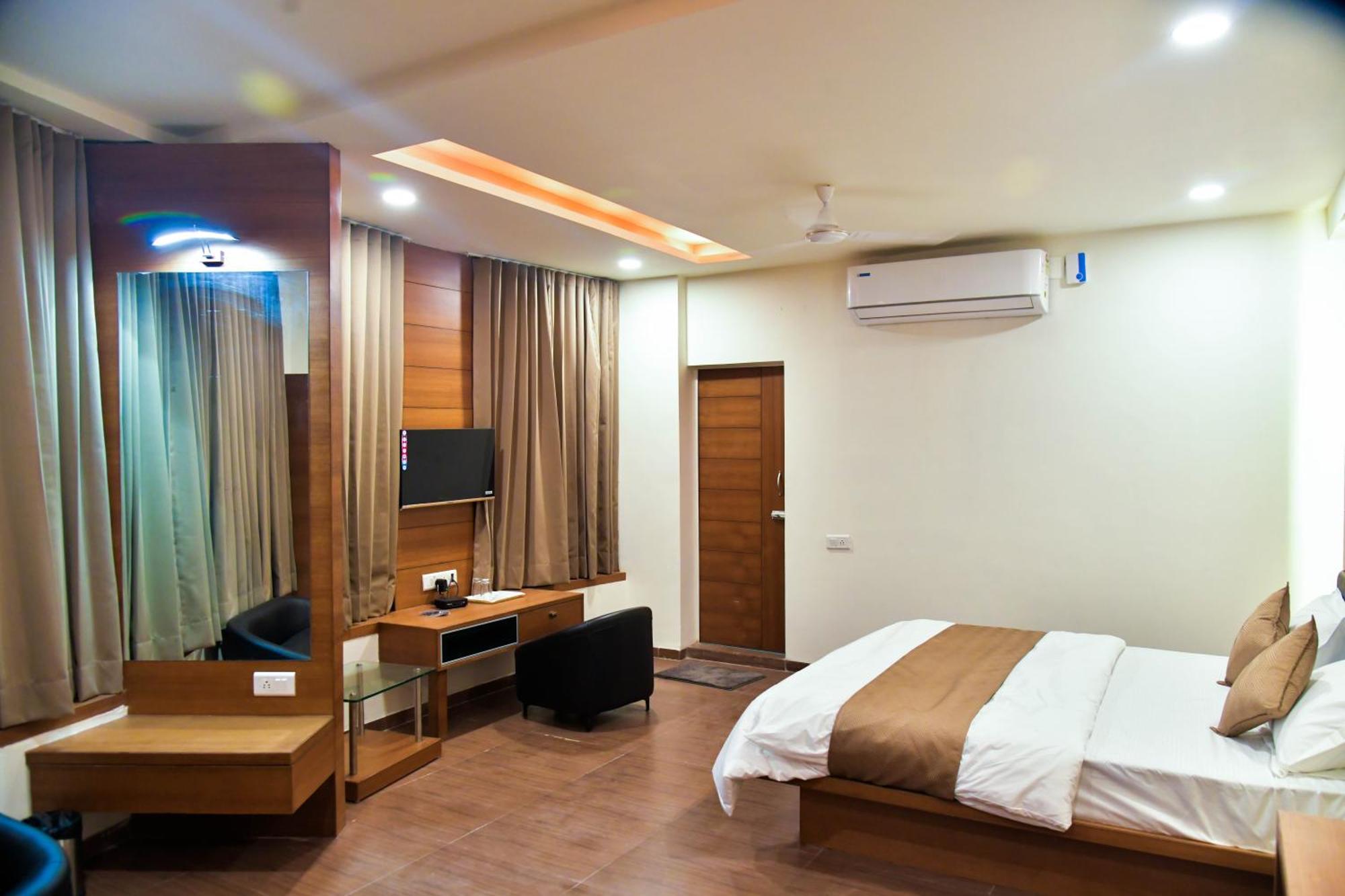 Hotel Ashooka Inn Gandhinagar Exteriör bild