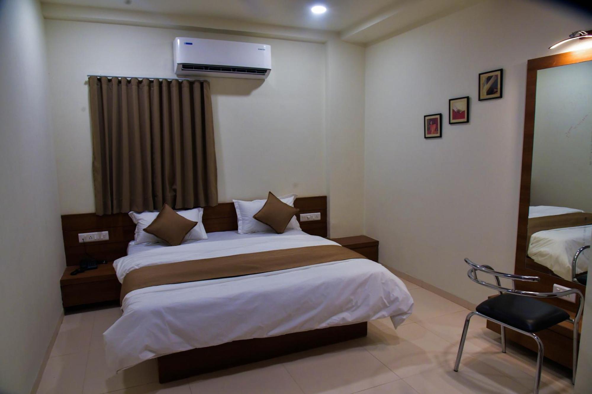Hotel Ashooka Inn Gandhinagar Exteriör bild