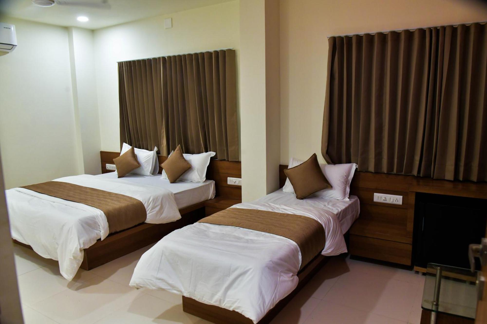 Hotel Ashooka Inn Gandhinagar Exteriör bild