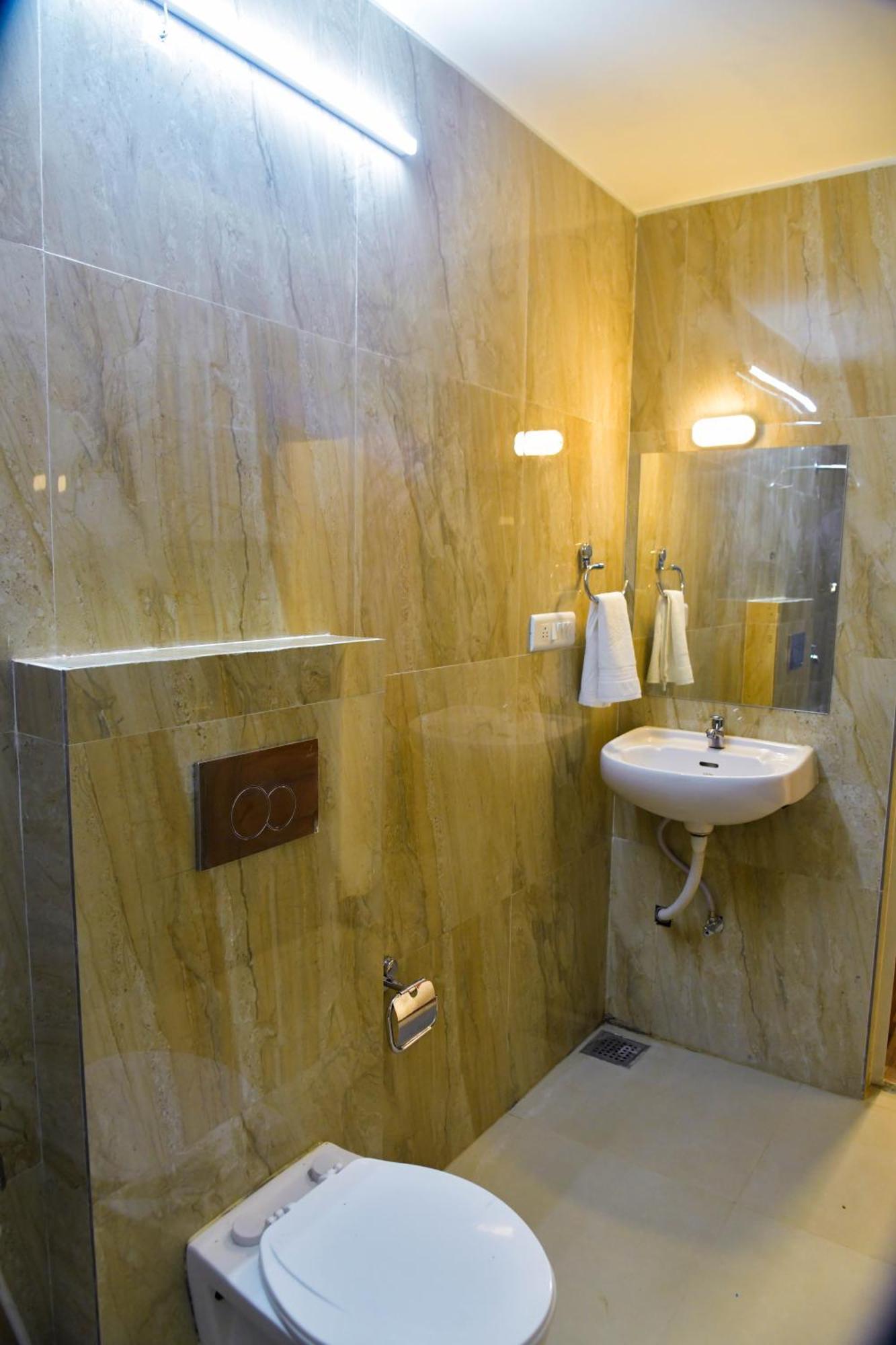 Hotel Ashooka Inn Gandhinagar Exteriör bild