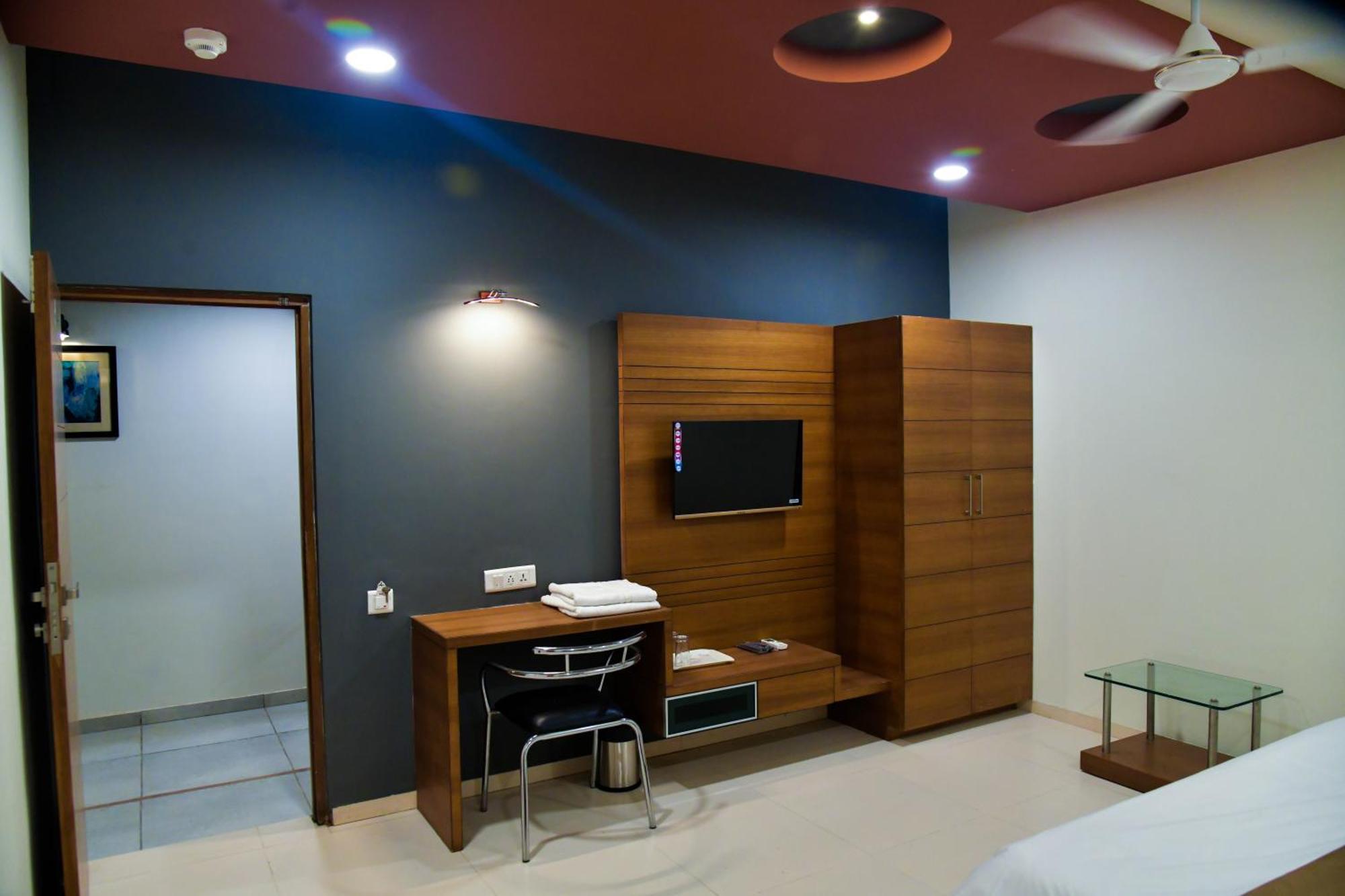 Hotel Ashooka Inn Gandhinagar Exteriör bild