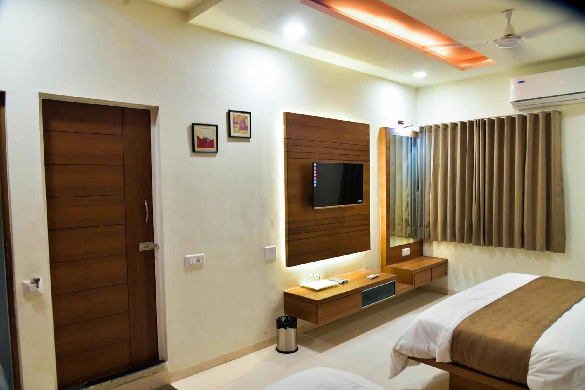 Hotel Ashooka Inn Gandhinagar Exteriör bild