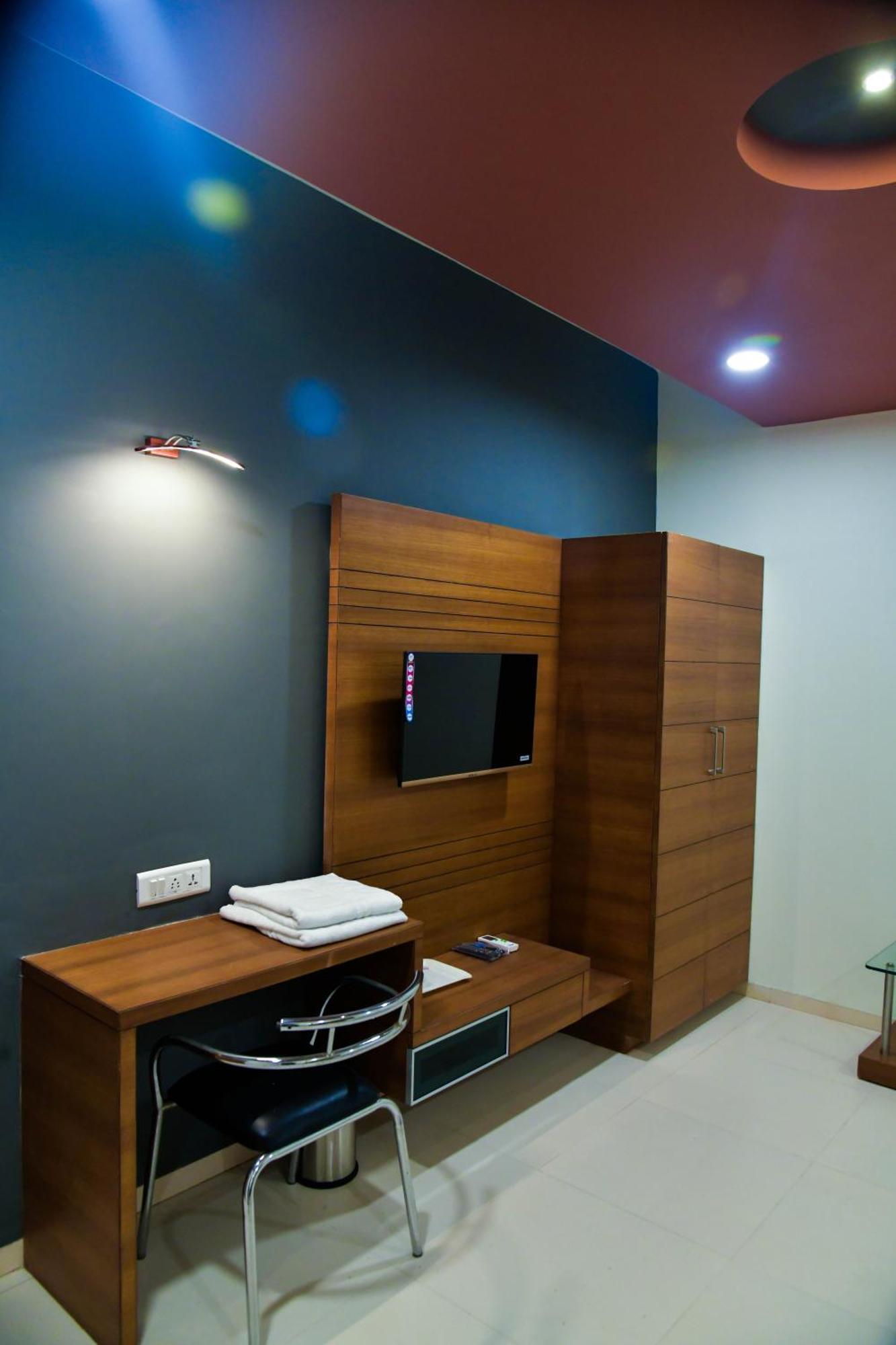 Hotel Ashooka Inn Gandhinagar Exteriör bild