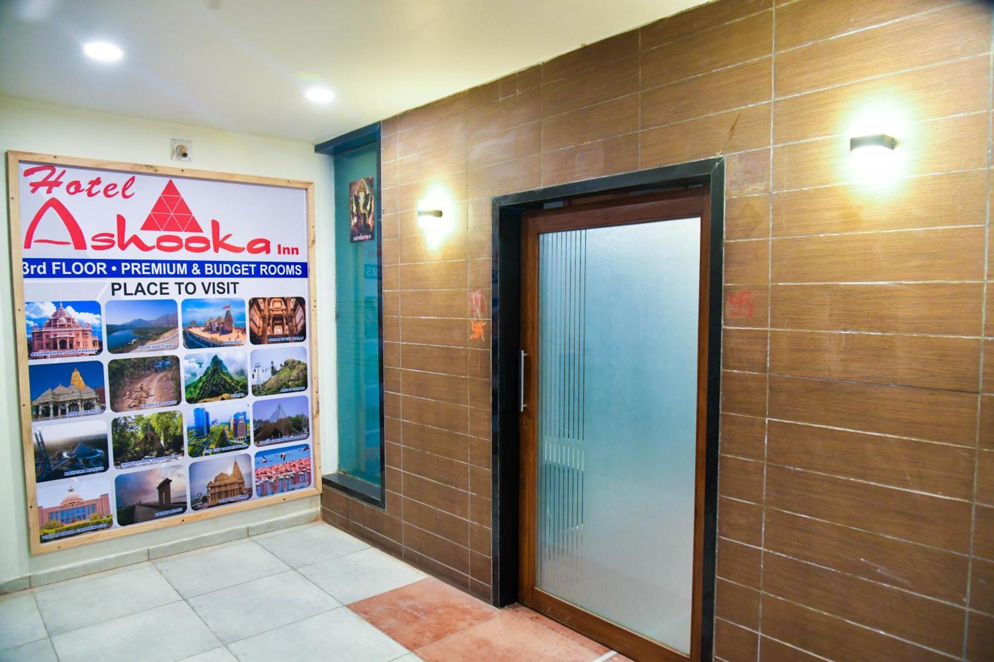 Hotel Ashooka Inn Gandhinagar Exteriör bild