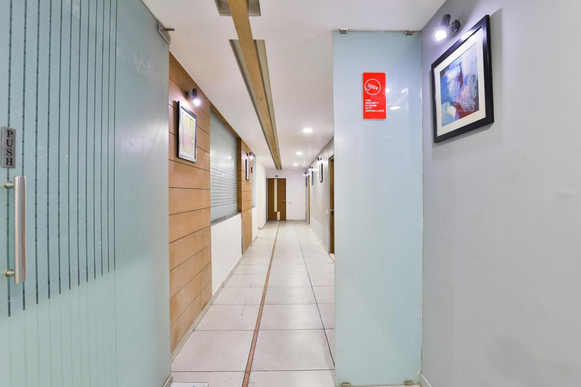 Hotel Ashooka Inn Gandhinagar Exteriör bild